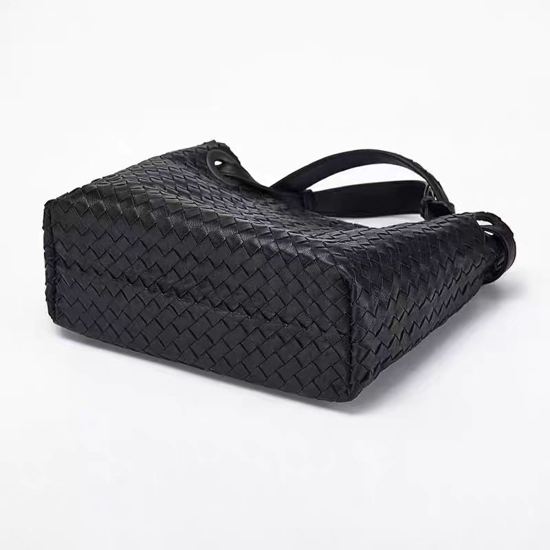 New woven large capacity handbag fashionable commuter bag for women