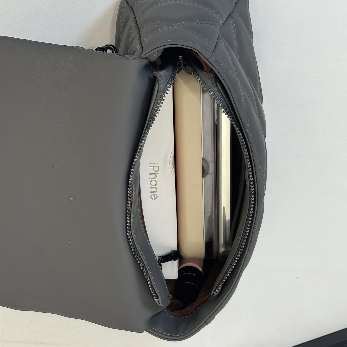 Simple and Stylish V Design Bag with Two Strap Options for Daily Outfits